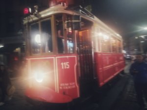 夜の路面電車