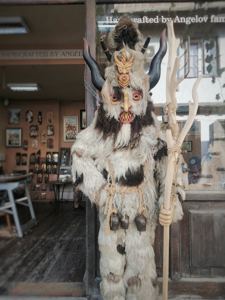 ブルガリアの祭儀用民族衣装