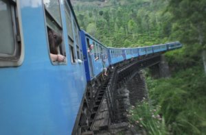 山岳鉄道の青色電車