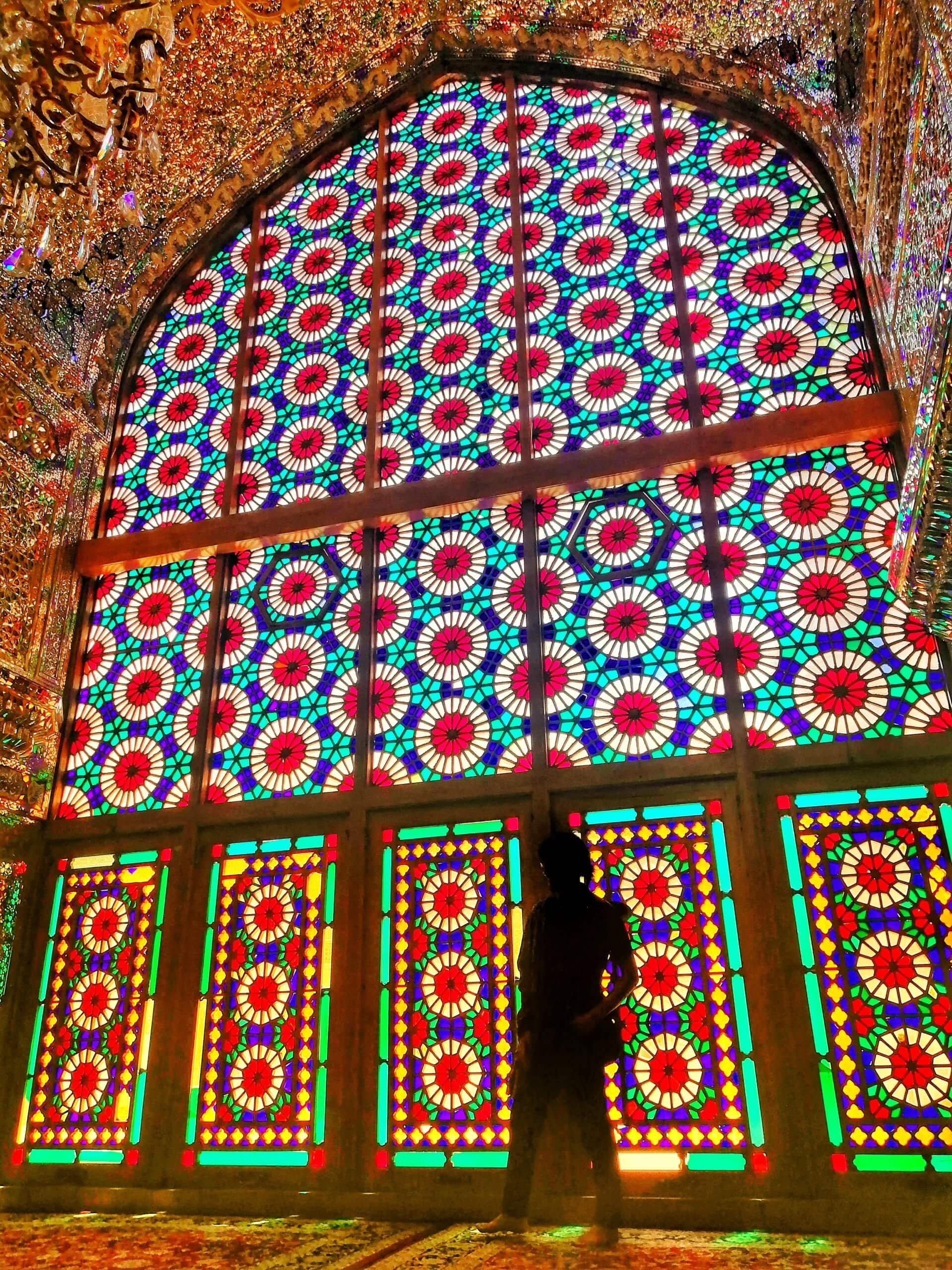 幾何学模様が美しいイランのステンドグラス