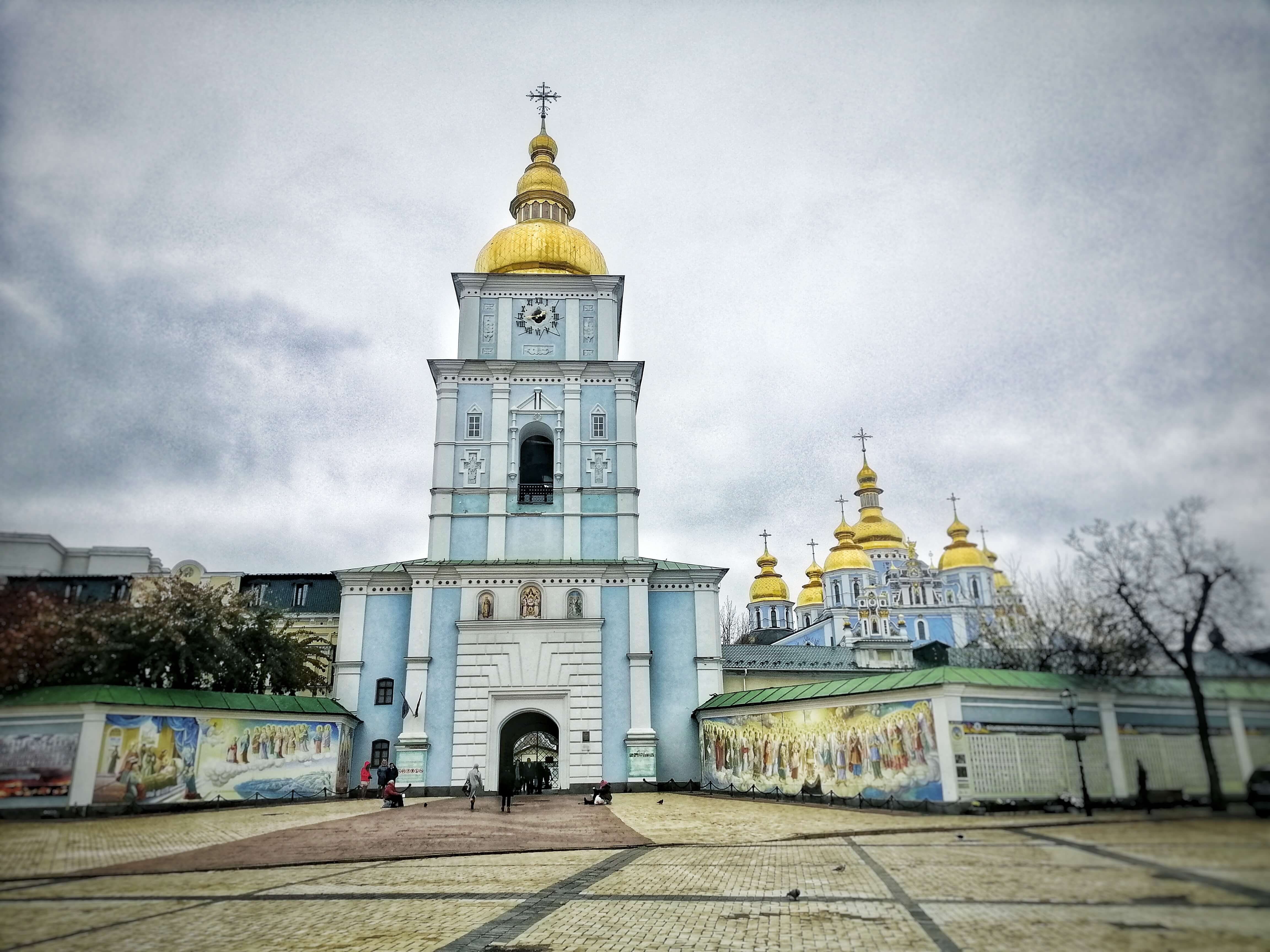 水色と黄金のキエフの聖教会
