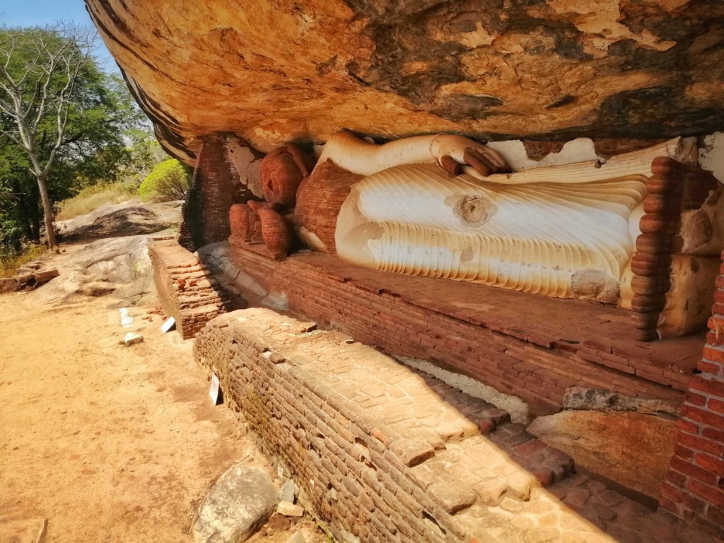 ピドゥランガラロックの涅槃像