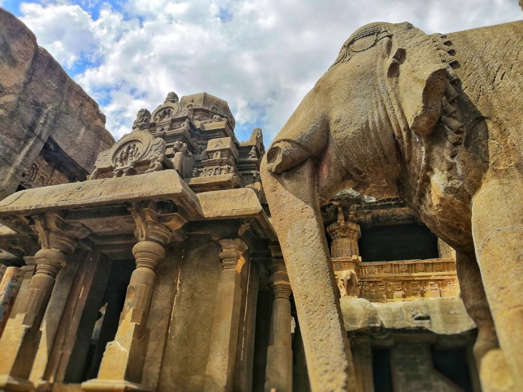 インド：エローラの象の像