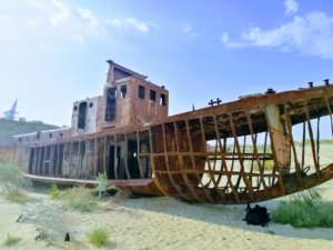 ウズベキスタンの廃船