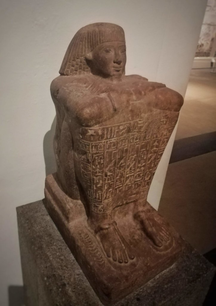 大英博物館のエジプト：体育座り