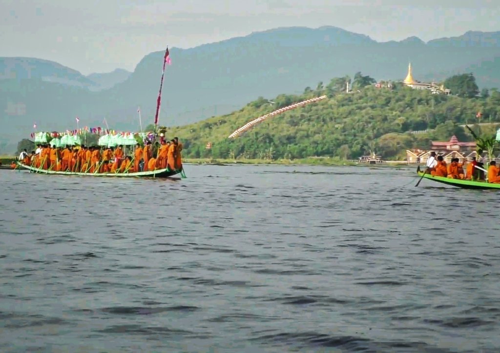ミャンマー：インレー湖のお祭りの様子