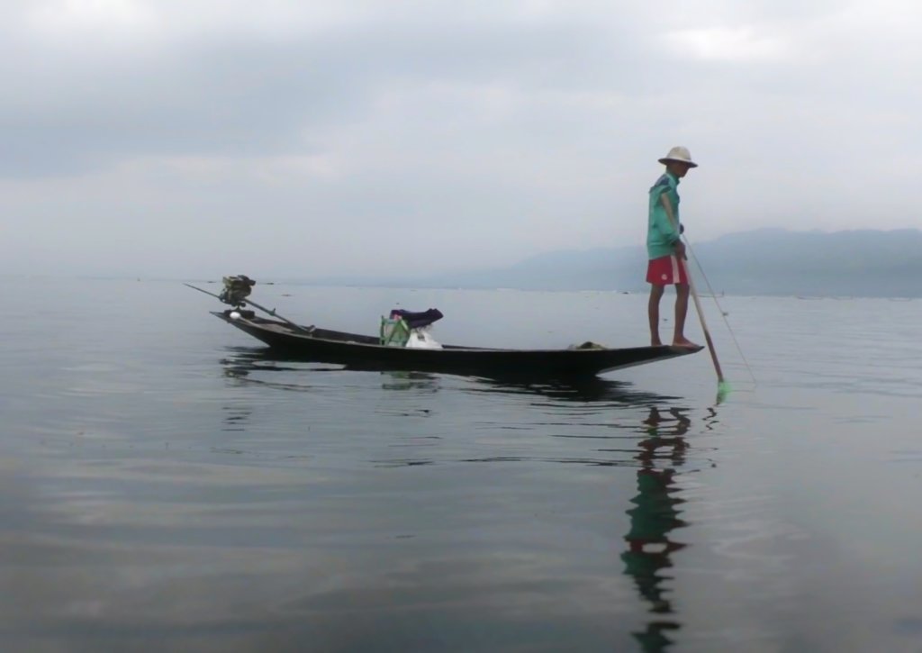 ミャンマー：インレー湖の漁