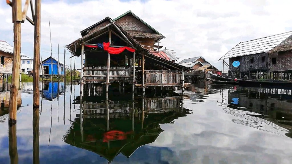 ミャンマー：インレー湖の水上住宅