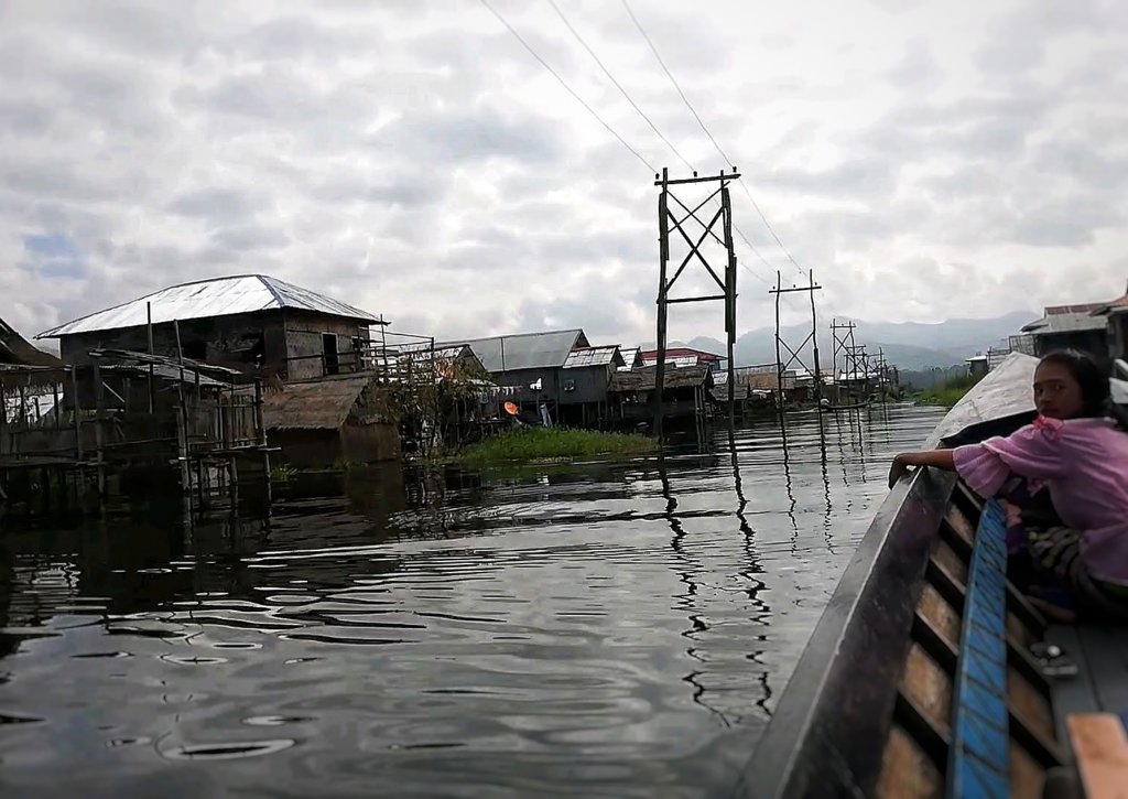 ミャンマー：インレー湖の水上街道