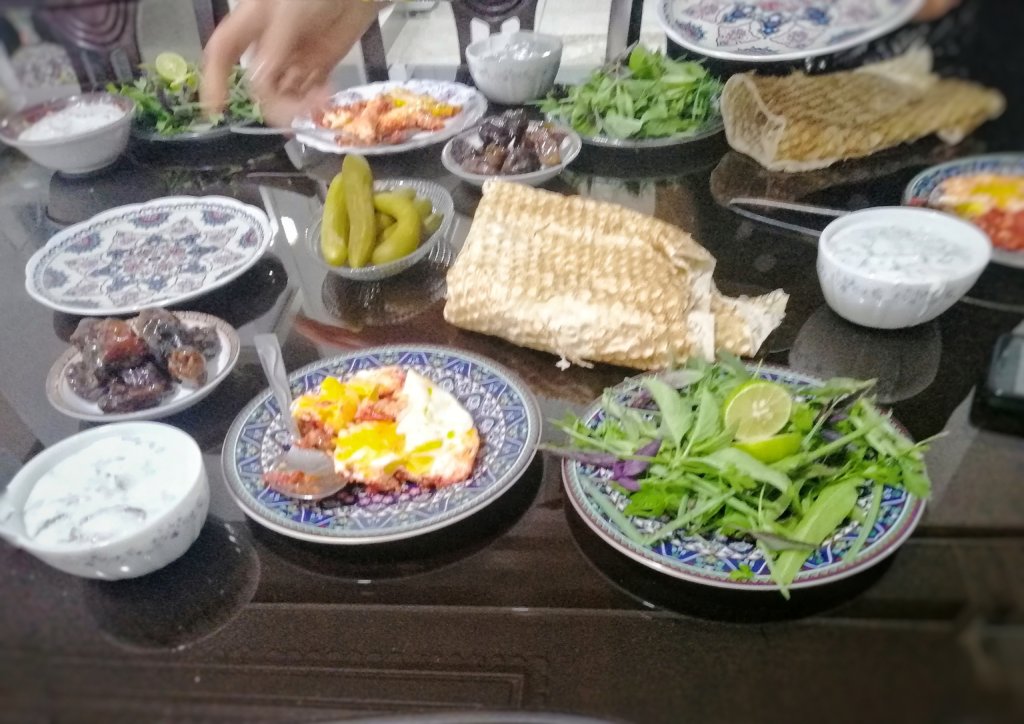 イラン：ホームステイ家庭の食卓