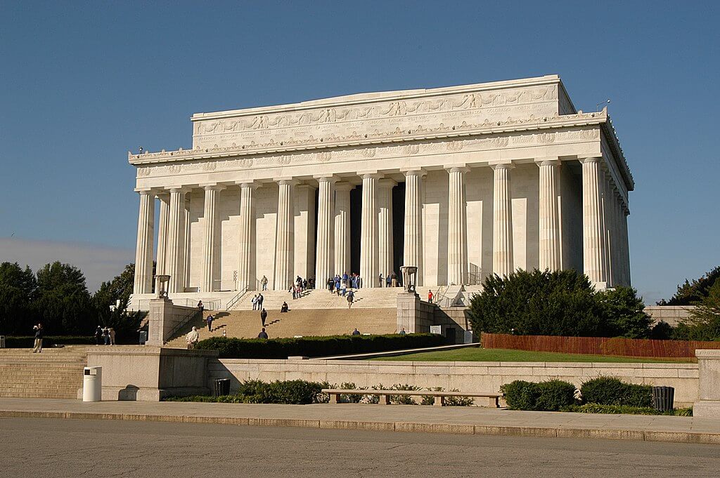 画像：アメリカ・リンカーン記念堂（ドーリア式）