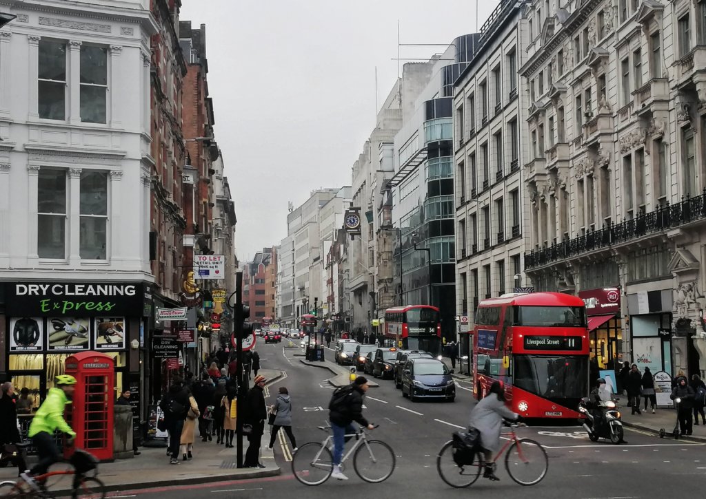 ロンドン：バスと自転車