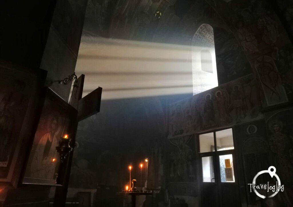トビリシ：光の差し込む教会