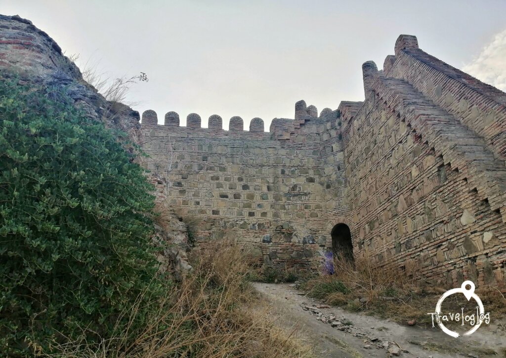 トビリシ：ナリカラ要塞の城壁
