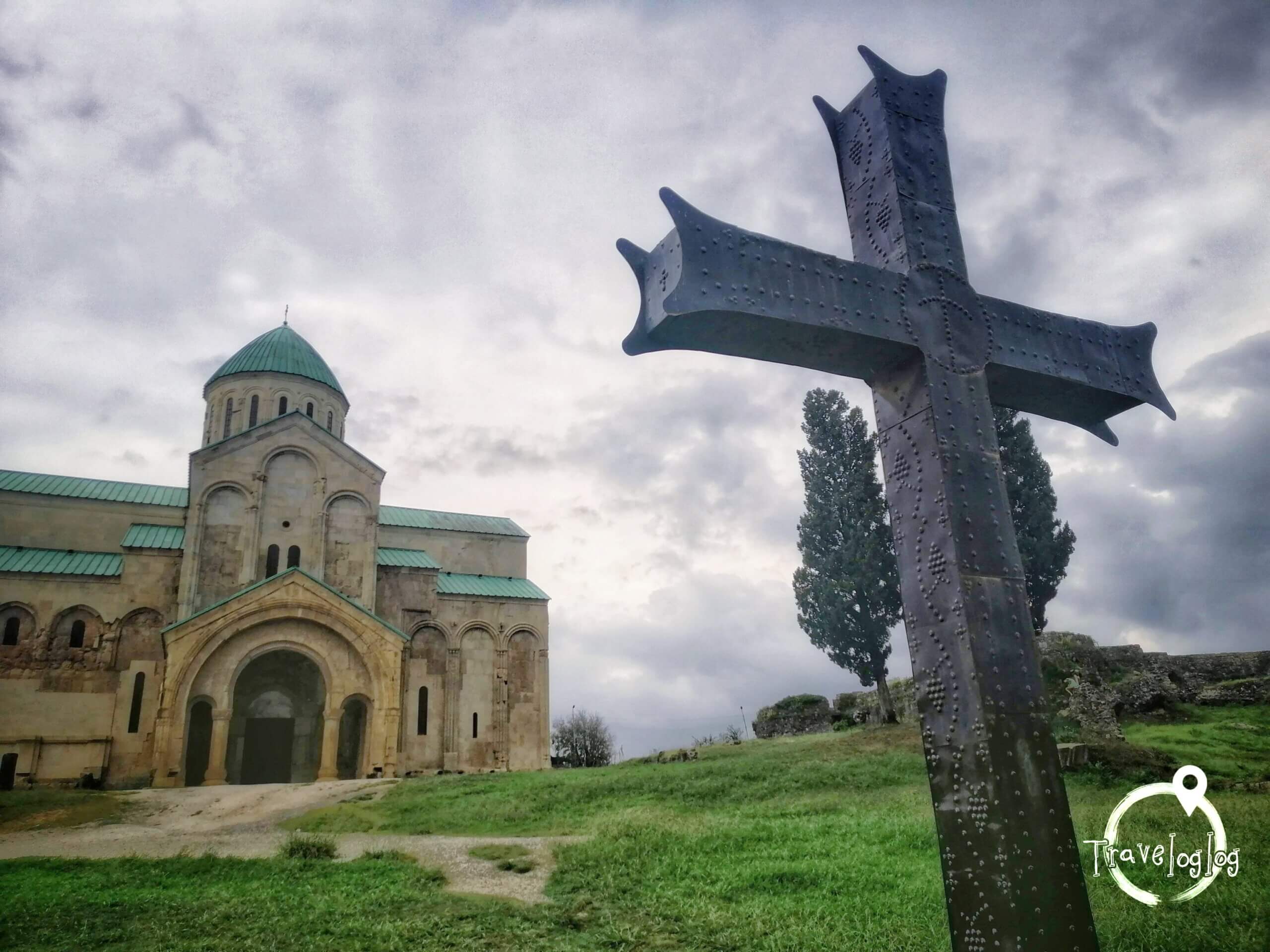 クタイシ：教会と十字架