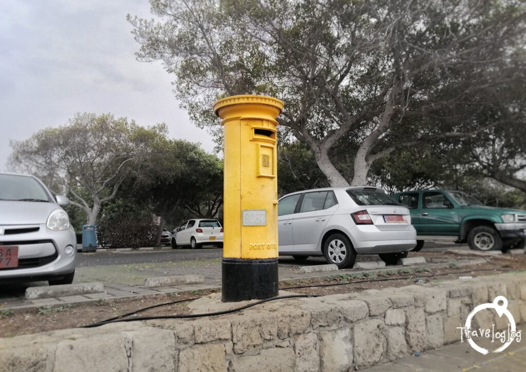 キプロス：黄色のポスト