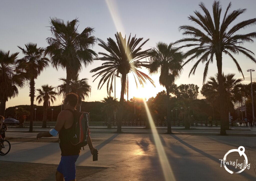 バルセロナ：海辺の夕陽