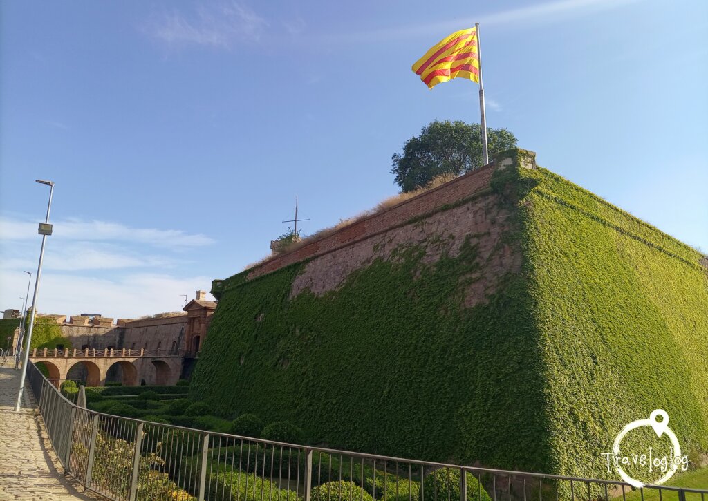 バルセロナ：ムンジュイック城の城壁