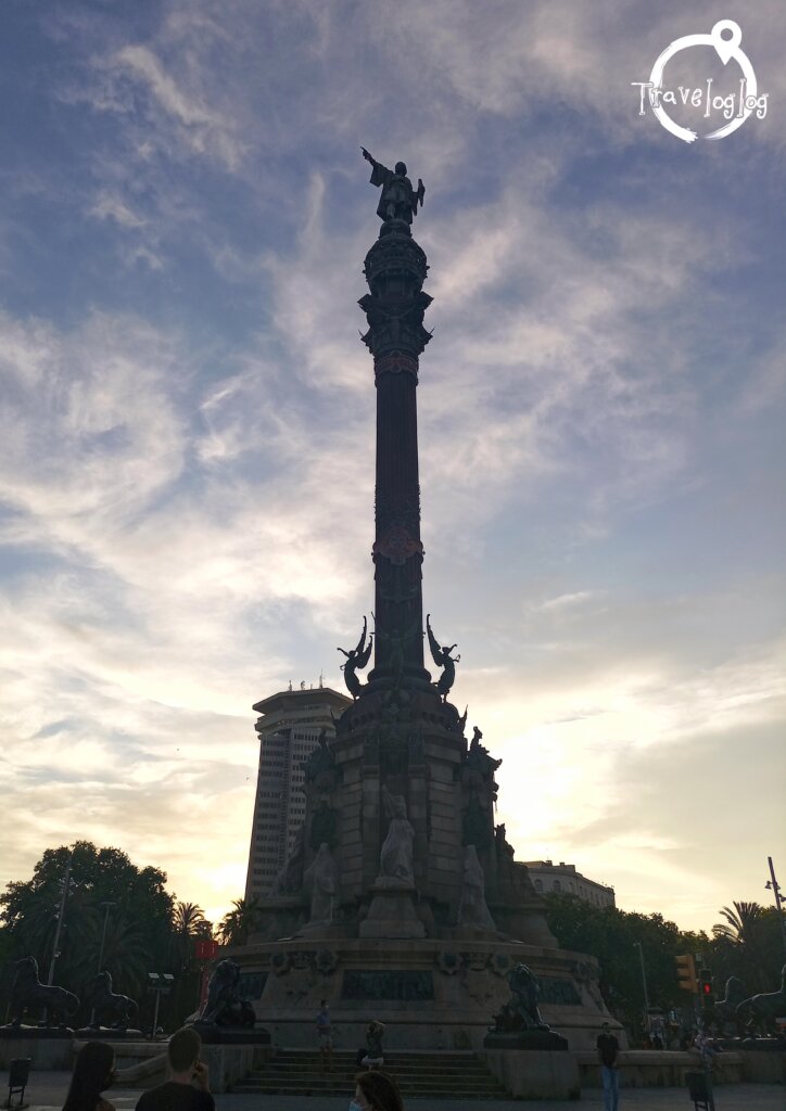 バルセロナ：遠くから見たコロンブスの像