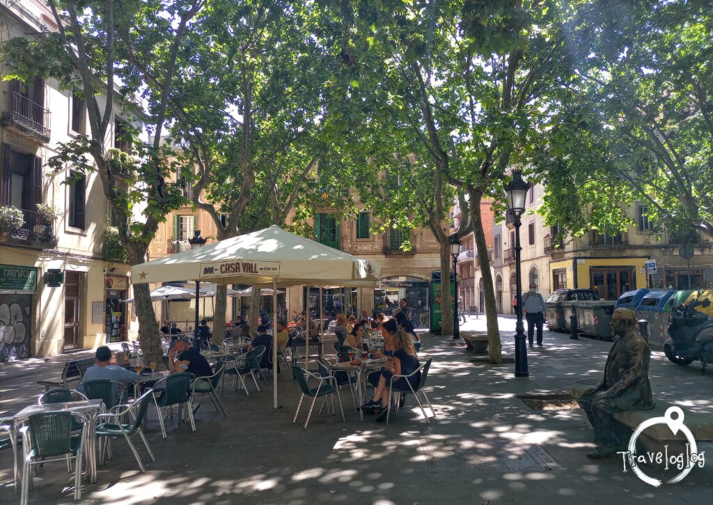 バルセロナ：木漏れ日のカフェ