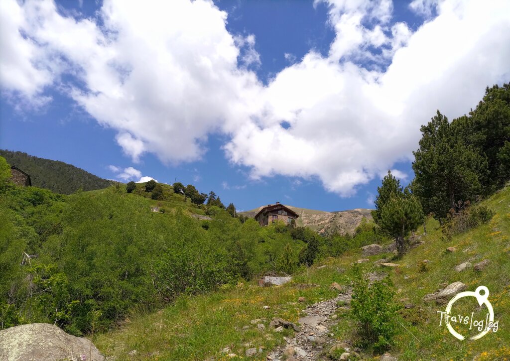 アンドラ：青空と山小屋