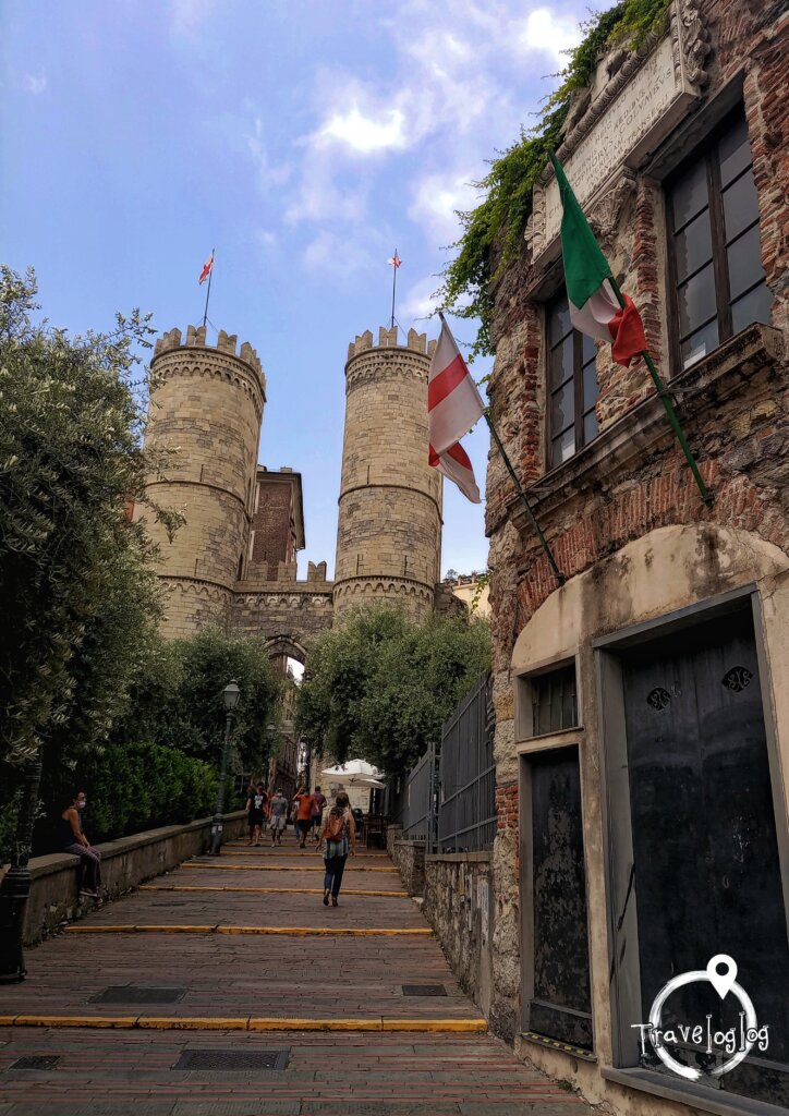 イタリア：ジェノバ：城門とコロンブスの生家