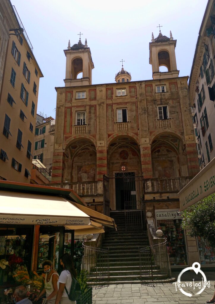 イタリア：ジェノバ：街角の教会