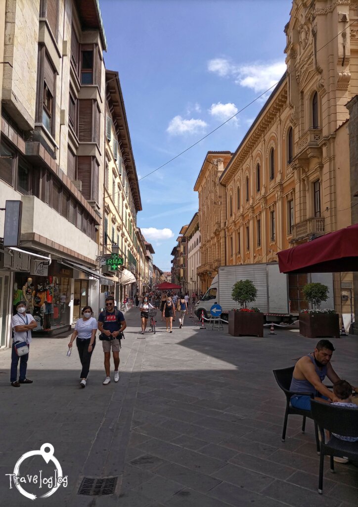 イタリア：ピサ：きれいな大通り