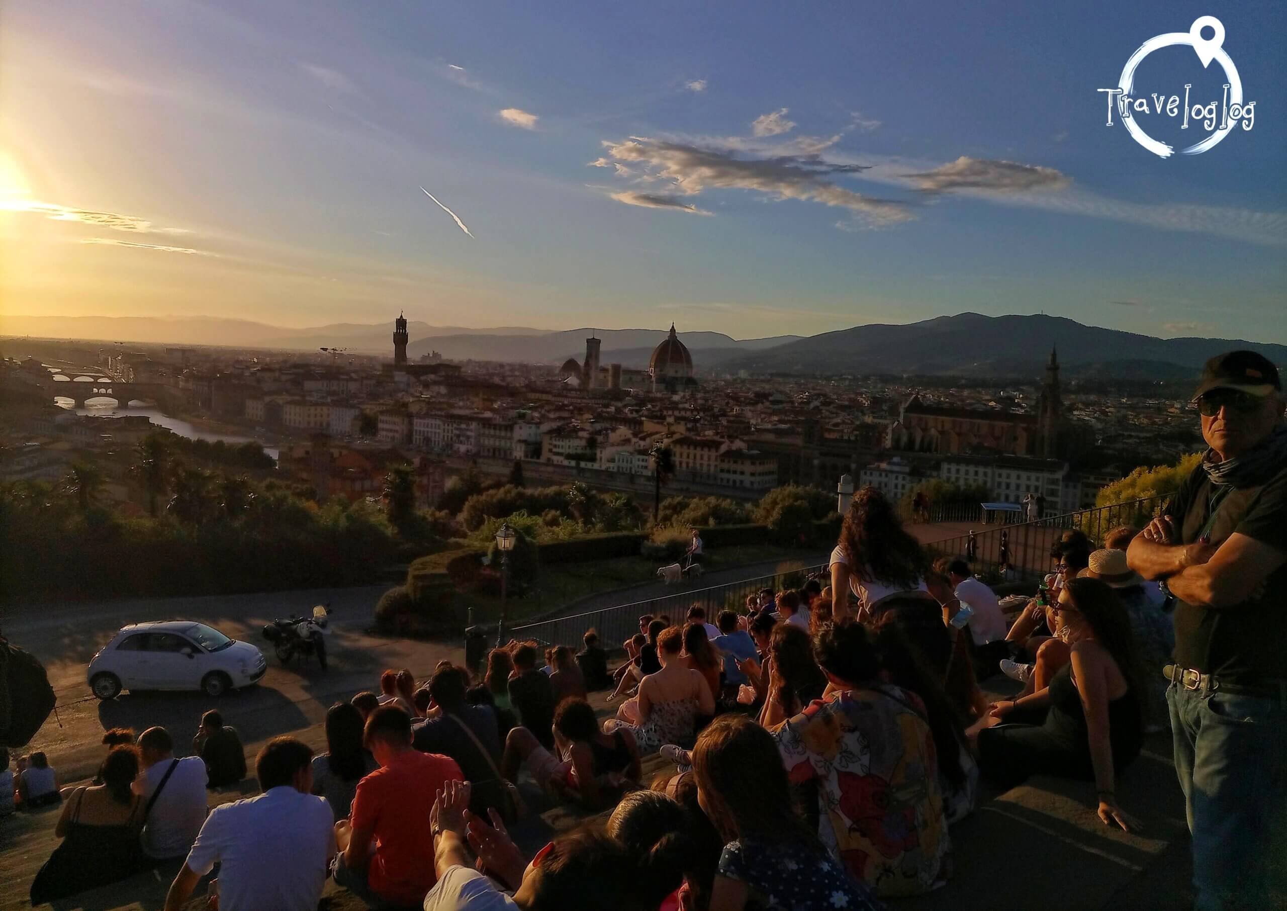 イタリア：フィレンツェ：夕陽を眺める人々２