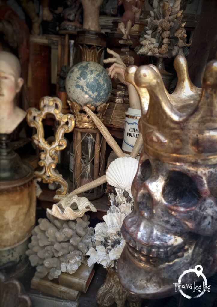 イタリア：フィレンツェ：怪しい骨董品のお店３
