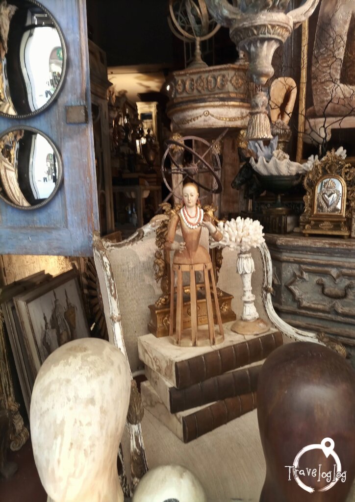 イタリア：フィレンツェ：怪しい骨董品のお店２