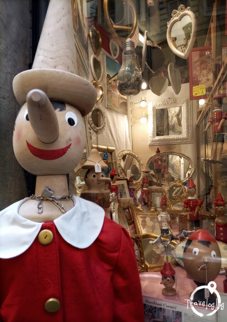 イタリア：フィレンツェ：ピノキオ人形