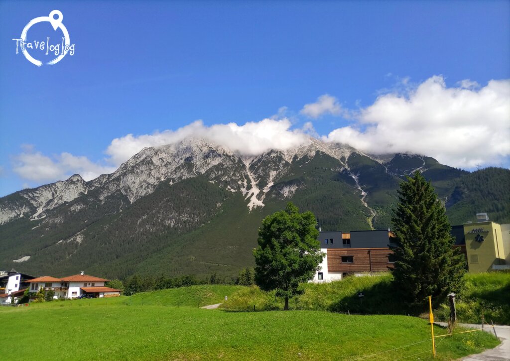 オーストリア：インスブルック：青空と雲