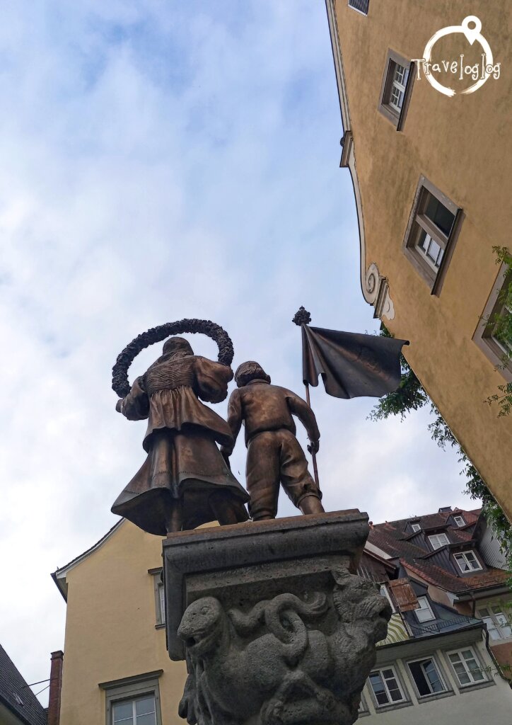 ドイツ：リンダウ：少年少女の銅像