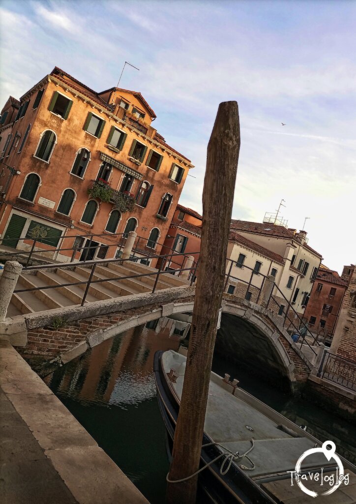 ベネチア：杭と橋