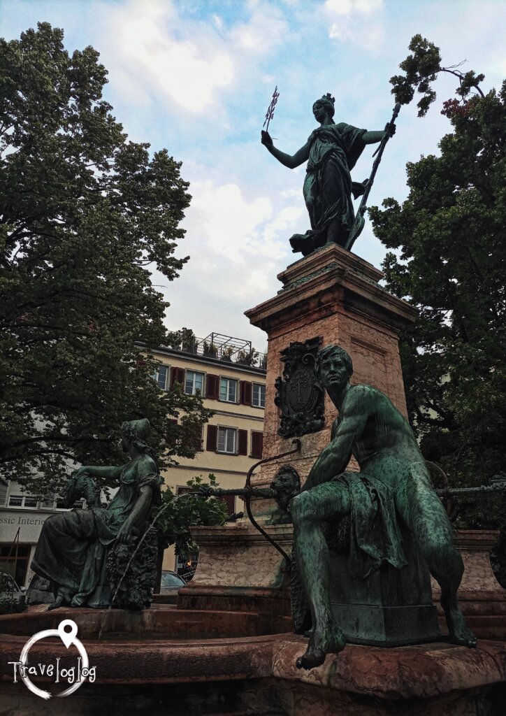 ドイツ：リンダウ：噴水の銅像