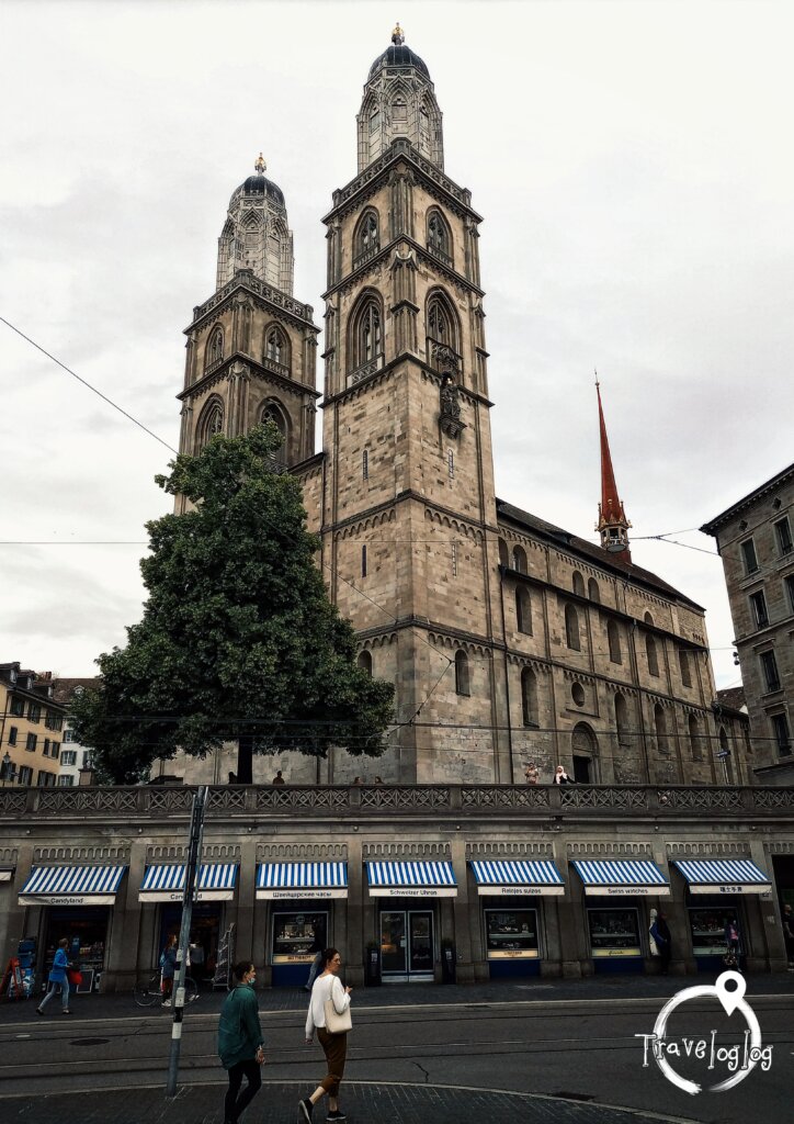 スイス：チューリッヒ：おしゃれなカフェとグロスミュンスター教会