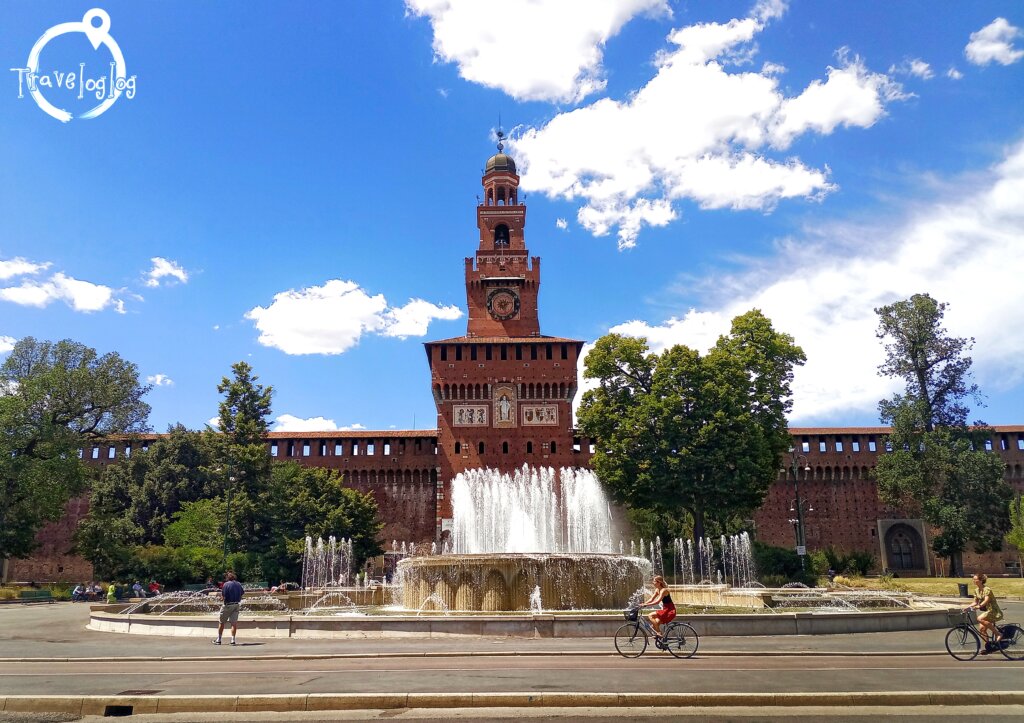イタリア：ミラン：ミラノ：大学前の噴水