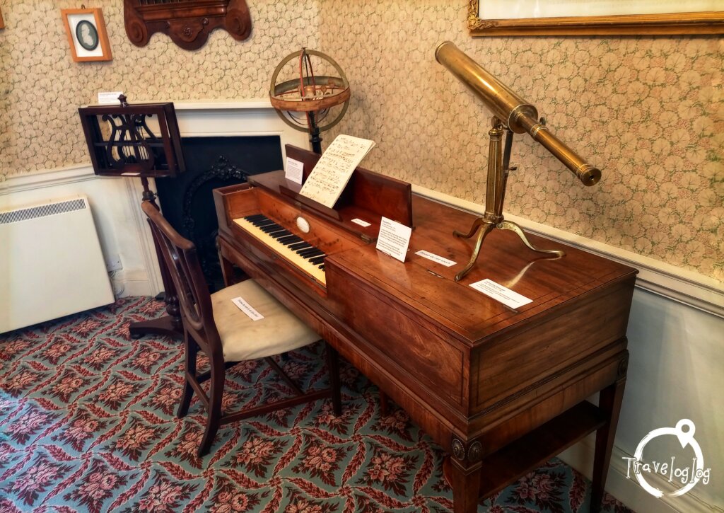 バース：ウィリアム・ハーシェル博物館のピアノと望遠鏡