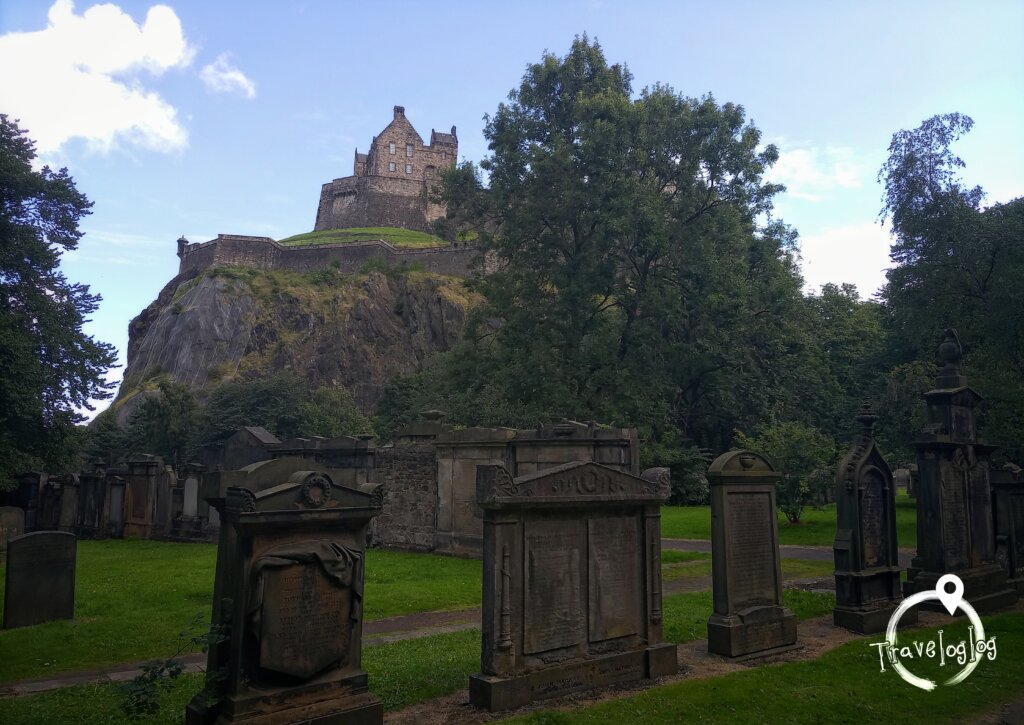 スコットランド：エジンバラ：お墓とエジンバラ城