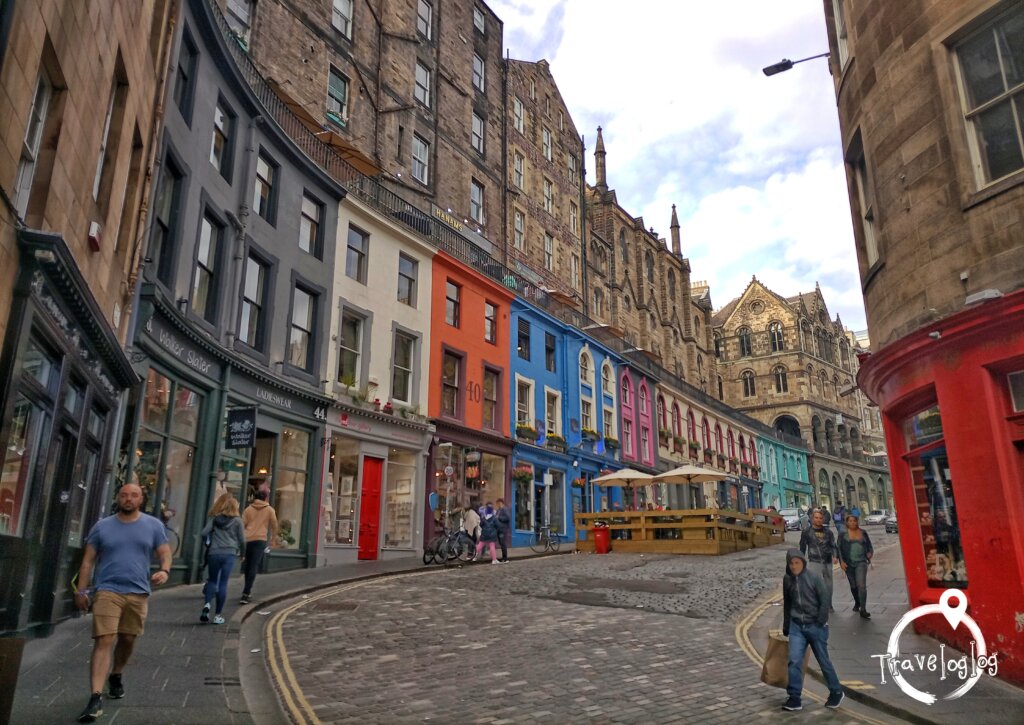 スコットランド：エジンバラ：色とりどりのお店