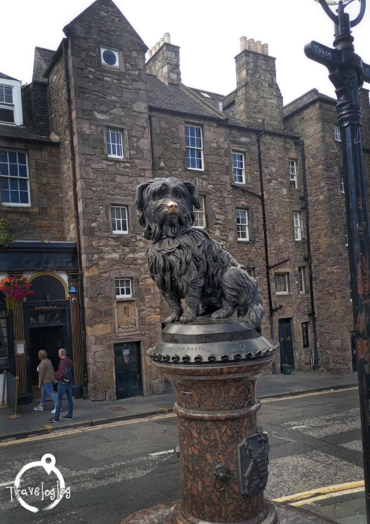 スコットランド：エジンバラ：ハチ公みたいな存在の犬の銅像