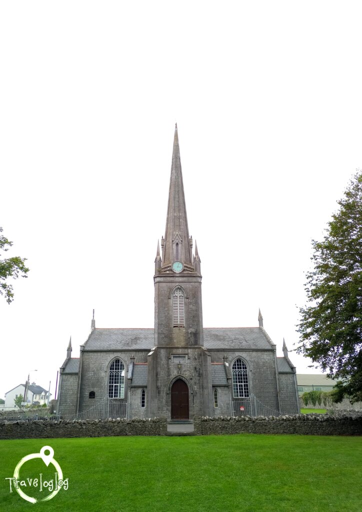 アイルランド：芝生と教会