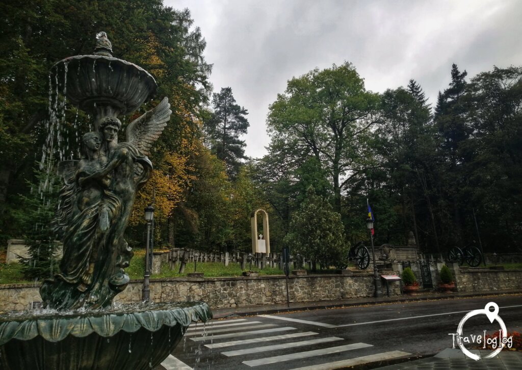 ルーマニア：ペレシュ城の近くの噴水