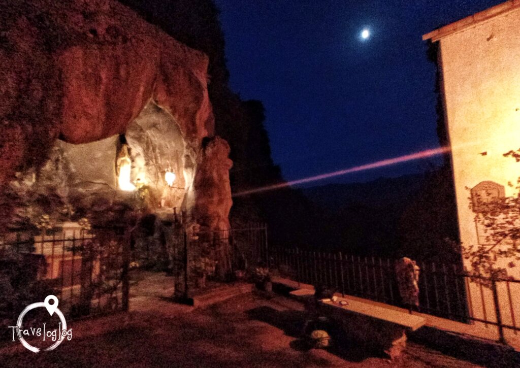イタリア：トリオラ：魔女の村の月