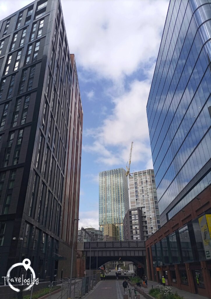 マンチェスター：高いビルのの並び立つ街の景色
