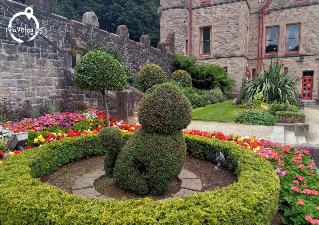 イギリス北アイルランド：ベルファスト：お城の横の猫の庭２