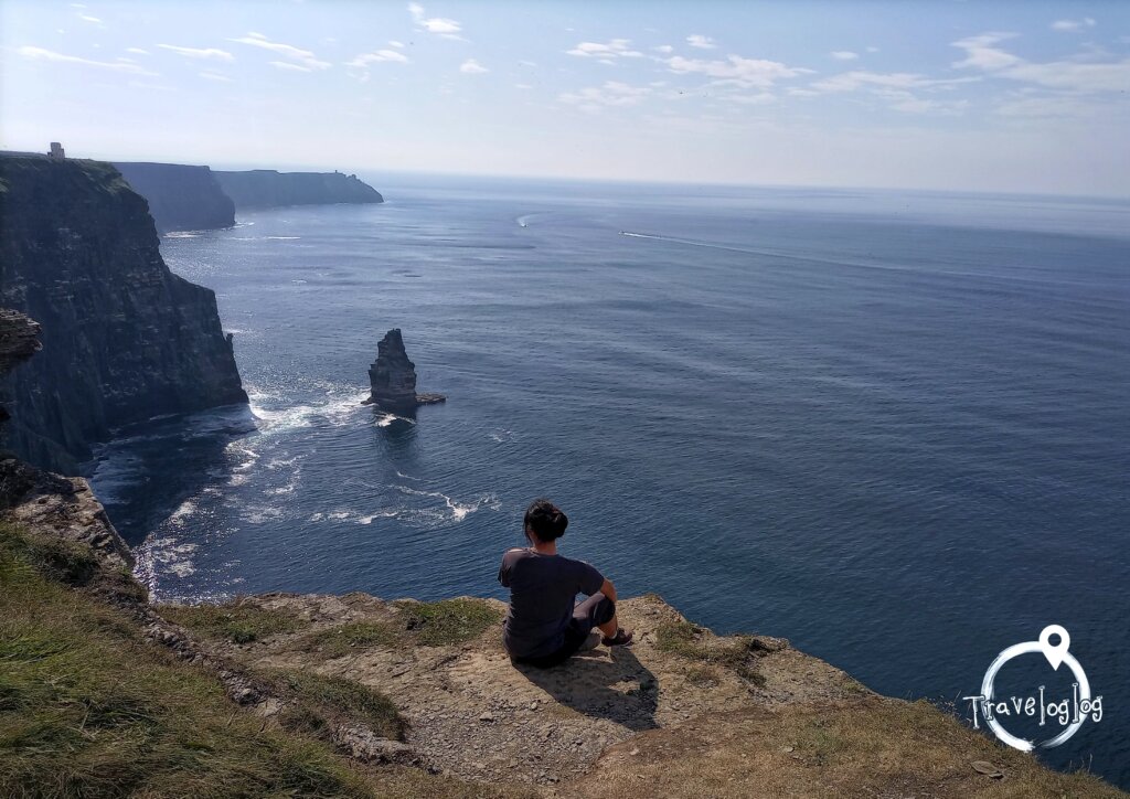 アイルランド：モハーの崖に座る俺２