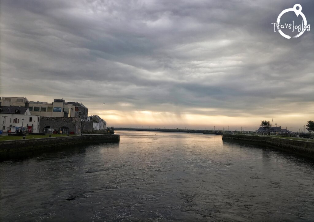 アイルランド：ゴールウェイの街と雨