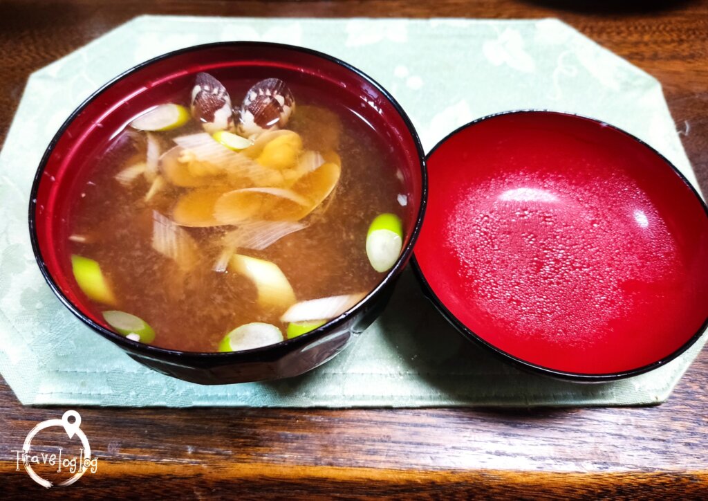 日本：アサリの味噌汁